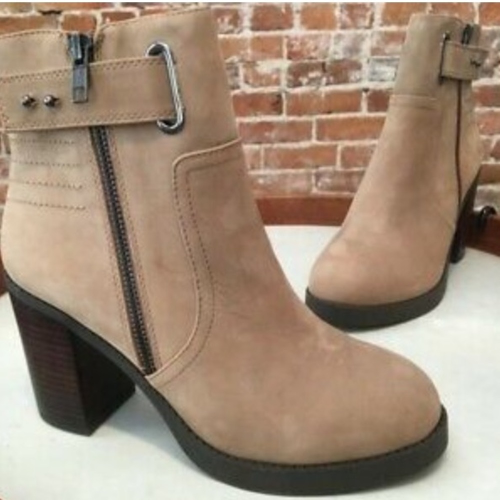 CUTTEEE heel booties:))